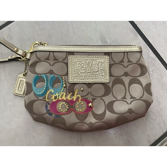 Coach Daisy Pop C Applique Medium Wristlet Bag - Picture 1 of 10